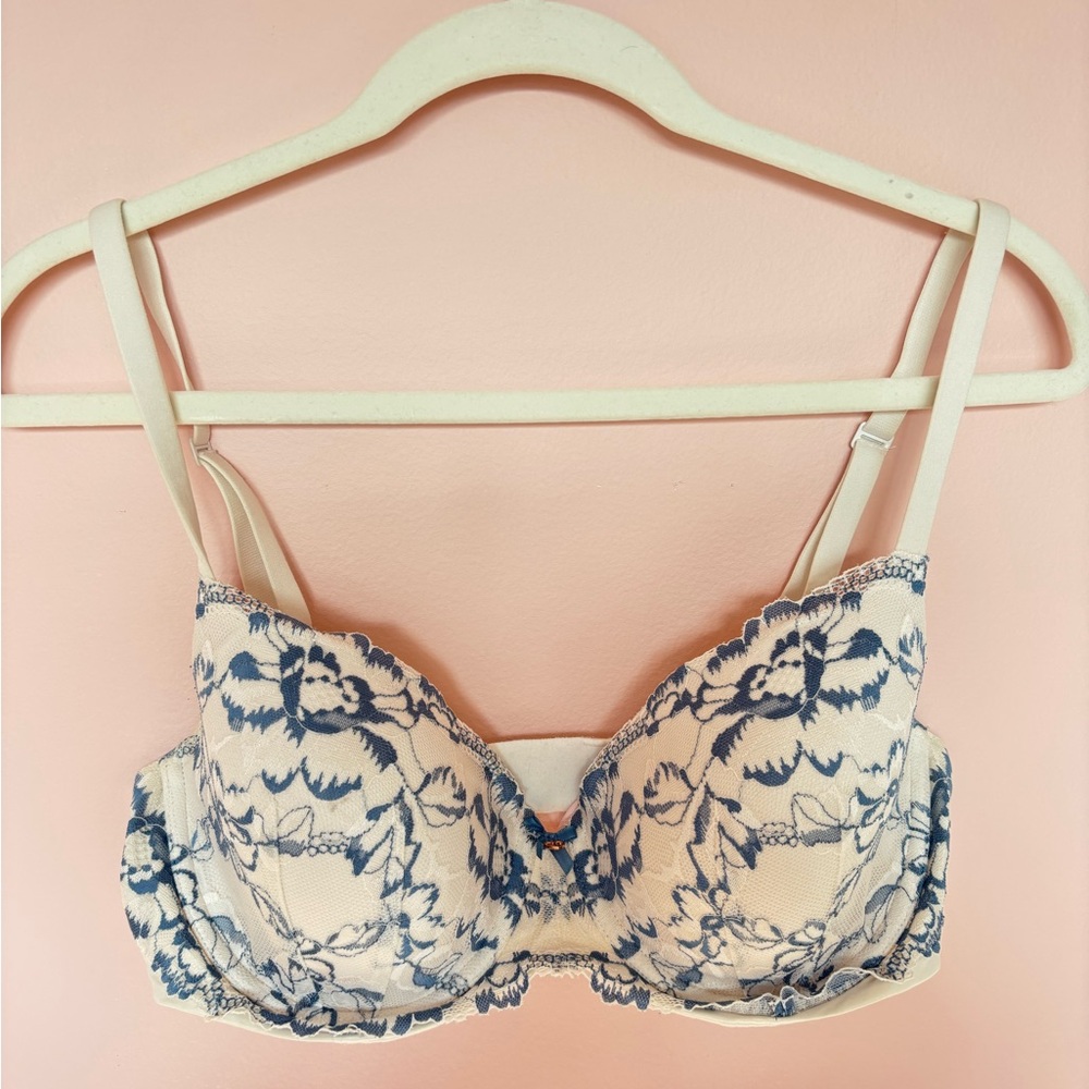 Victoria’s Secret Body by Victoria Blue Floral Lace Unlined Demi Bra‎ 36D